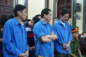 Cá độ đá banh tiền tỉ qua mạng 26 bị cáo hầu tòa