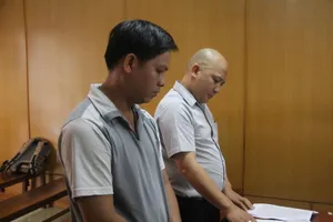 Cán bộ hải quan “tiếp tay” buôn lậu lốp ô tô thoát trách nhiệm