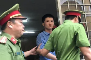 Tử hình kẻ ngáo đá nhìn vợ hóa ra... quỷ