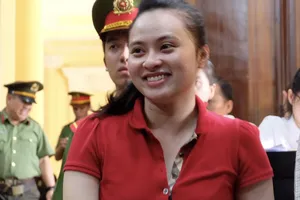 Hot girl Ngọc Miu xin trả lại xe Mercedes cho ngân hàng