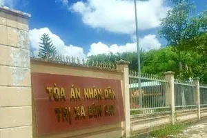 Toà chưa quyết vụ đòi nợ tại quán cà phê