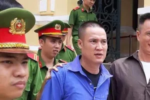 Ông trùm thủ sẵn 'hàng nóng' đối mặt với công an lãnh án tử