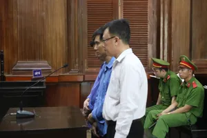 Sếp, lính cùng lãnh án vì tham ô tiền tỉ từ máy ATM