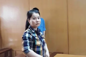 Bị bạn trai ngoại quăng tiền vào mặt, nữ bị cáo ủ mưu ra tay