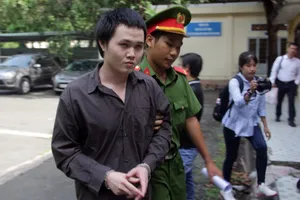 Xử 'tú ông' môi giới bán dâm cho á hậu ngàn đô