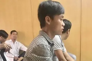 Kết thúc vụ án đi tè quay mặt sang nhà hàng xóm có con gái