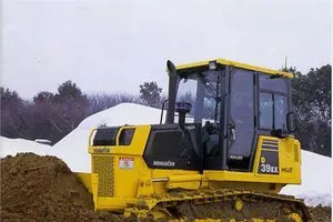 Thuê máy xúc ủi nát nhà hàng xóm 