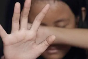 Nữ sinh quay clip tố thầy giáo dạy kèm dâm ô 