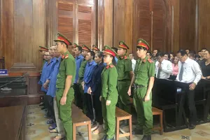 Đề nghị 6 án tử vụ mua bán 379 bánh heroin