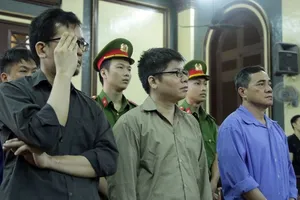 Cựu công an bị phạt tù, nộp lại 33,5 tỉ đồng