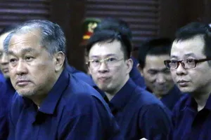 Triệu tập hàng loạt bị án đến phiên xử đại gia Hứa Thị Phấn