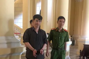 Người 4 vợ, 3 con luôn vin vào mẹ già, con thơ để xin giảm án