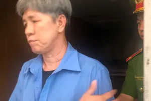 Mua giấy tờ từ người nhặt rác đêm để đi lừa đảo