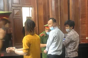 Đi thăm bệnh được tặng ma túy và 18 năm tù