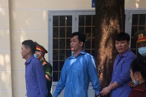 Rủ người mất chân trộm máy biến thế trên cao