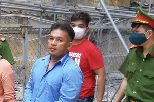 Chủ sới bạc online vùng ven tàng trữ súng đạn hầu tòa 