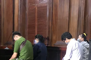 Tập đoàn cao su xin khoan hồng cho 5 nhân viên đang hầu tòa