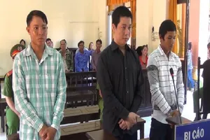 Thanh niên ra tòa vừa là bị cáo vừa là bị hại