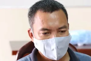 Bắt giam cựu cán bộ tòa trốn truy nã ngay sau khi cách ly