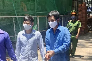 Trộm xe bạn lấy tiền đánh đề, bị truy nã vẫn đi đánh bạc