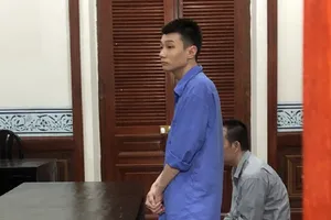 Thanh niên nghiện game dùng bịt xịt hơi cay tấn công xe ôm