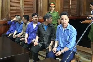 Đòi nợ thuê bằng cách bắt người sang Campuchia phạm tội gì?