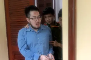 Trai ngoại ra tòa nói mua ma túy chữa bệnh trầm cảm