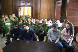 Ngày mai, Văn Kính Dương và hotgirl Ngọc Miu hầu tòa