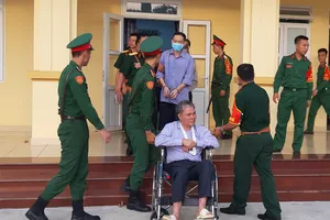 Cựu đại tá quân đội sản xuất xăng giả được giảm án