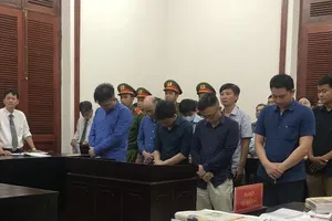 Cựu công chức hải quan cầm đầu buôn lậu lãnh 10 năm tù