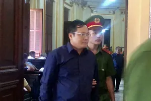 'Nếu tính theo bị hại, các bị cáo ở đây khóc hết nước mắt'