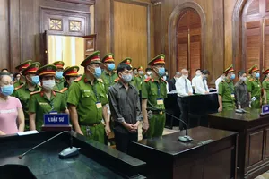 Xử nhóm bị cáo định gây bạo động, phá rối an ninh