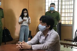 Người bán hủ tiếu chém lìa tay người bạn bán vé số 