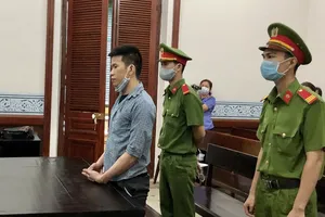 Tài xế trộm cả vali tiền tỉ tiêu xài và cho người thân