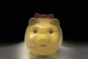 Nữ bị cáo đánh tráo heo đất tiết kiệm của chủ quán phở