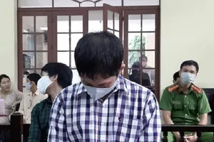 Cha dượng đánh đập, châm thuốc vào người bé gái: 8 năm tù