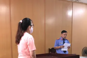 Nữ nhân viên quen tay hết trộm tiền đến trộm nữ trang 