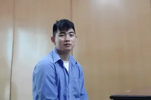 Bắn bạn như phim tại nhà hàng giữa ban ngày