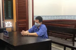 Cựu công an lừa đảo dùng giấy tờ giả trốn truy nã