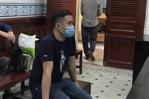 Phạt người xuất cảnh đem theo gần 15.000 USD