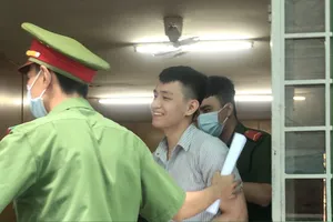 Giật điện thoại xong, cướp luôn xe của người truy đuổi