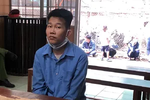 Anh em ruột thách đấu, giải quyết mâu thuẫn bằng dao