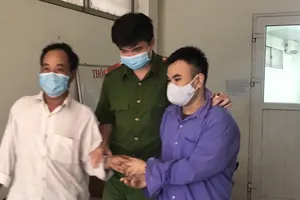 Bạn gái 'nhí' đi khai sinh cho con, phát hiện bị cáo hiếp dâm