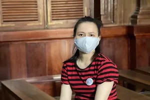 Nữ thư ký tổng giám đốc lừa cùng lúc 2 công ty