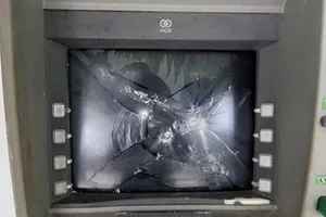 Vào tù vì phá dây điện trụ ATM và trụ điện