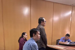 3 giám đốc câu kết qua mặt hải quan buôn lậu hàng Trung Quốc