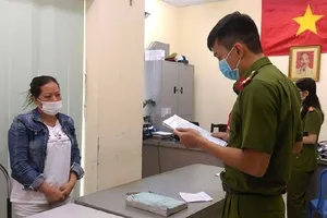 Bà 'trùm' sản xuất găng tay giả mùa dịch COVID sắp hầu toà