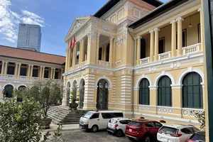 3 nữ giao dịch viên bị truy tố ra tòa