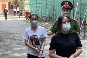 Tiếp tục điều tra vụ sản xuất găng tay giả mùa dịch COVID-19