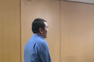 Trộm ở Metro, 4 người bỏ trốn, nhân viên 55 tuổi đầu thú